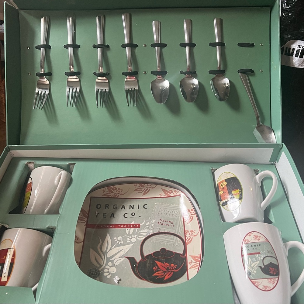 Sakura tea set with plates